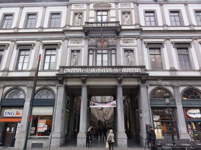 この先は　「ギャルリー・サン・チュベール」　です。