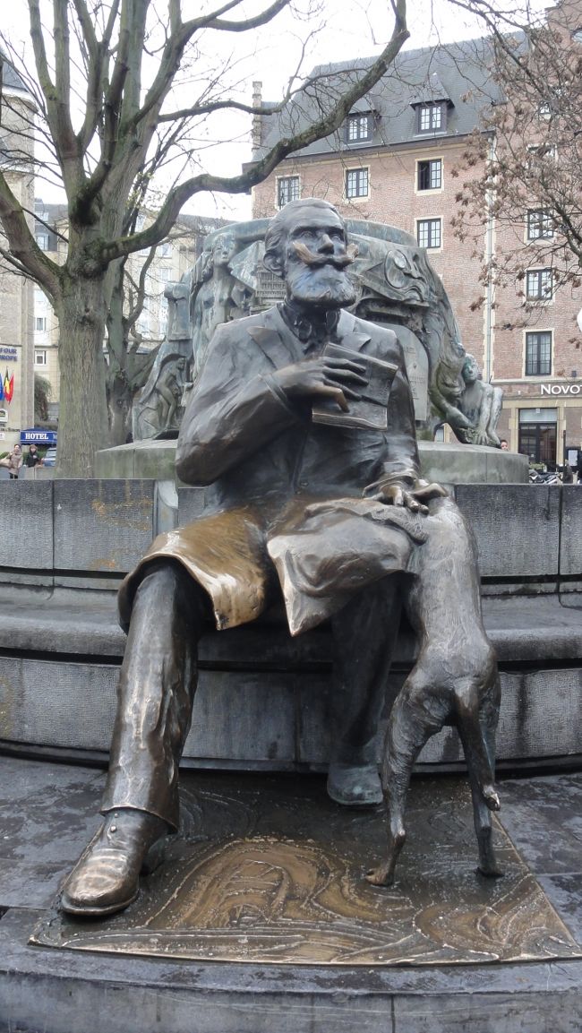 公園に座っていました。<br /><br /><br />恐らく　「チャールズ・ブルス市長（カレル・ブルス）」　だと思われます。