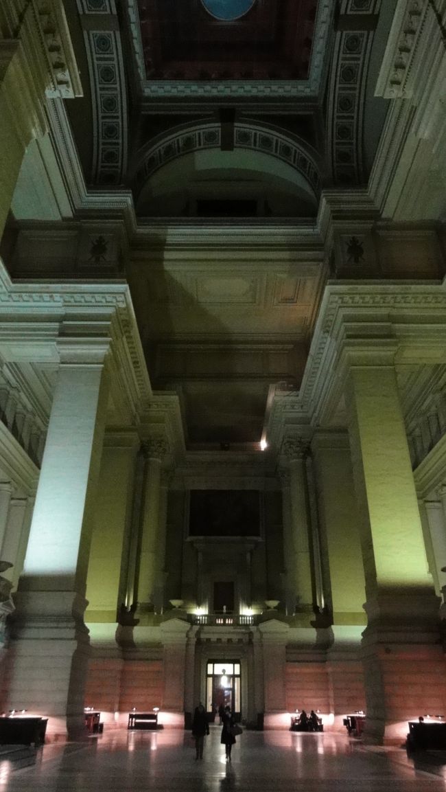 「２５」　の　「大法廷」　と<br /><br /><br />「２５０」　の部屋があります。