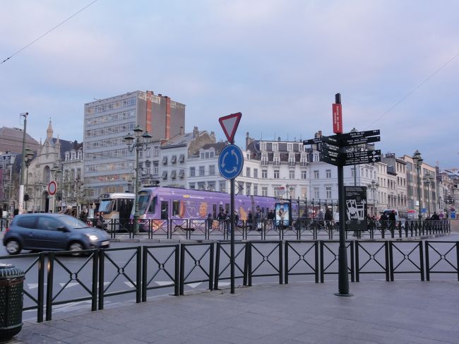 中心部から離れて　「地下鉄ルイーズ駅」　です。