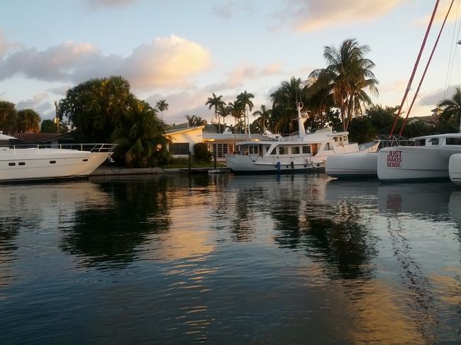 水路に面した一階で、庭から直接水路に出られる。ここは、自家用船を横着けして泊まりにくるところなのだ。