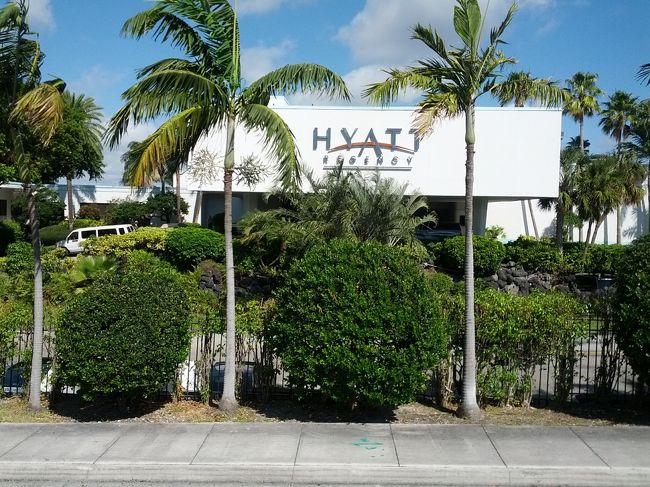 Hyatt Regency Pier Sixty-Six Resort &amp; Spa へタクシーで行く。早朝にも関わらず、チェックインができた。手配はアップルワールドからした。