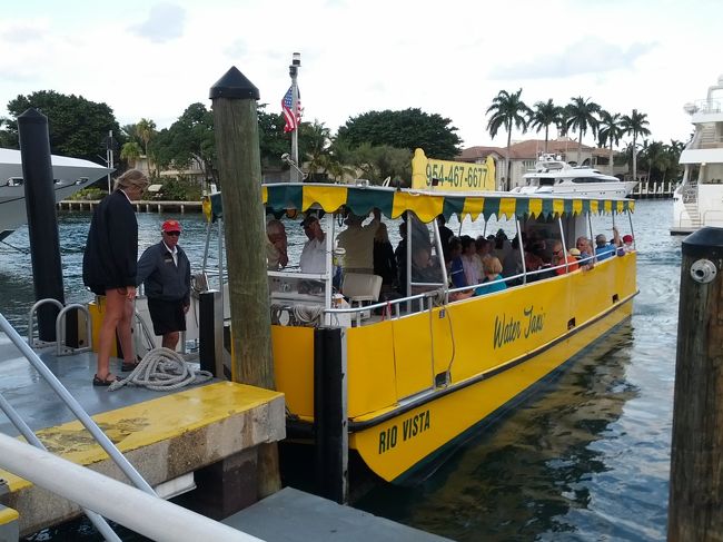 水上タクシーの一日券を買って、水路を観光した。途中で雨が降ってきたのが残念だった。