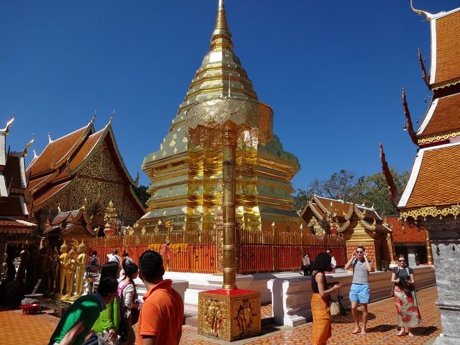 一応観光もしました<br />ワット ドイステーブ　<br />狭い境内は観光客でびっしり<br />まあ１回行けばいいかなって感じでした<br />