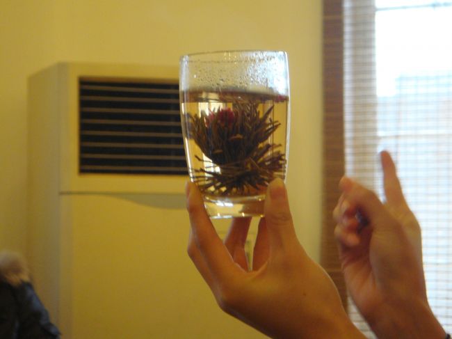 花のように開くこれもお茶です。