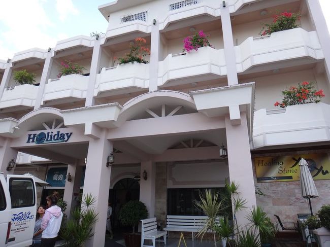 ここが宿泊したHoliday Saipan Resort。サイパンの中央部ガラパン地区にあります。