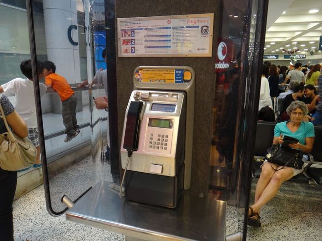 外国で一応押さえる定番の公衆電話。