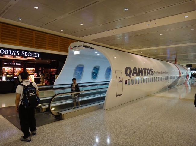 カンタス専用の国内線乗り場に移動するとこのアピール力ｗ