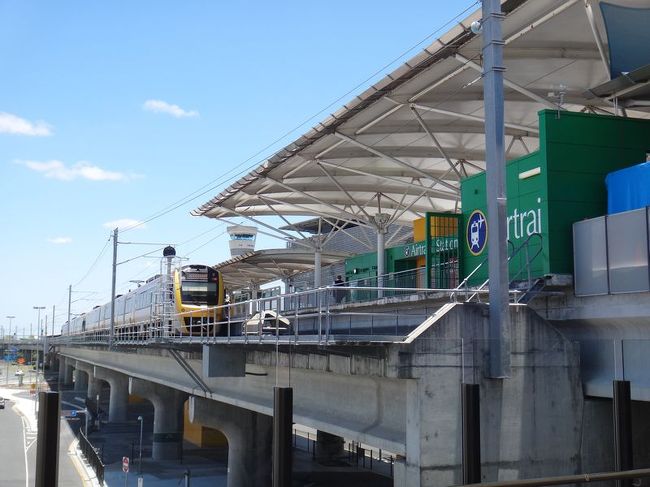 電車で移動する訳じゃないけど、観光バスの待機してあるところまで移動中に電車のホームがあったので一応押さえました。
