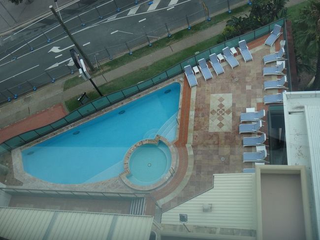 日本で予想したとおりプールがあったので少し泳ぎました。