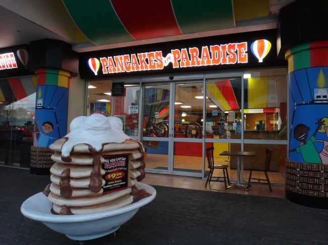 行きませんでしたが、ホテル付近にあった看板がユニークなパンケーキ屋さん。