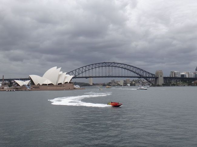 よくオーストラリアといえば的な画像でお馴染みのトコです。オペラハウスとハーバーブリッジがいっしょにバッチリ見られます。