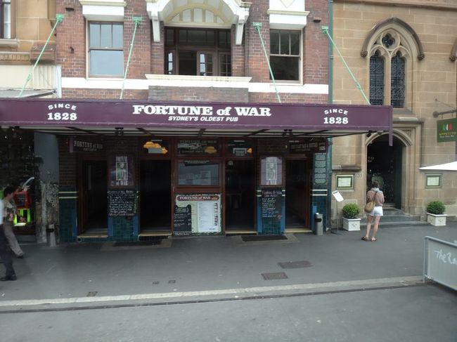 シドニーで一番古いパブみたい。