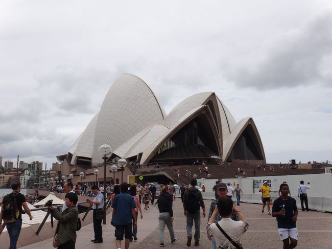 眺めるだけでなく、オペラハウスに直でやって来ました。