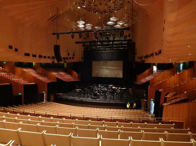 ホールは教会風な感じ！？