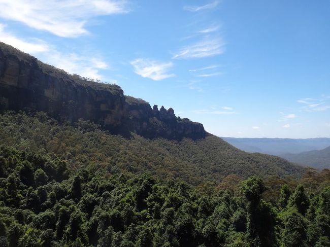 スリーシスターズという有名な岩がある。