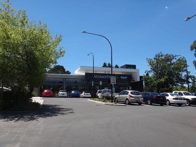 途中、軽井沢的なｎｙ玄牝点が立ち並ぶエリアでショッピングタイム。もちろん民芸品にあまり興味がないので、隣接していたスーパーに行ってみた。