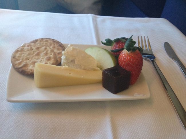 フルーツとチーズもサーブしてくれます。<br />