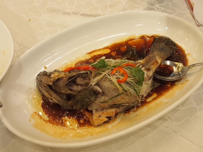 メインはお勧めの魚料理。