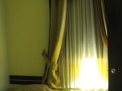 地元の男性と会話しながら、メルテル駅から歩くこと10分。
ギュネシホテルにチェックインしました。
急いでシャワーを浴び、24時40分ごろようやく床に就くことができました。
明日は17時10分発のTK50便成田行きに搭乗するまで、駆け足でイスタンブールの街を歩く予定です。