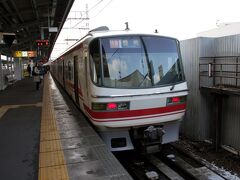 2月13日08時12分

30分ほど電車に乗って名鉄岐阜駅に到着！　乗車車両は1800系電車。