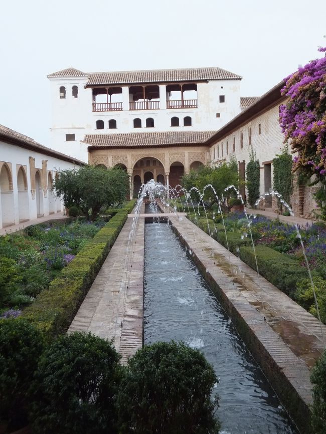 アキセアの中庭<br />イスラム・スペイン様式を代表する庭園。<br /><br />