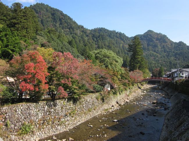 １５分ほどで、室生寺前バス亭で下車。<br /><br />少し紅葉が始まっていますね。