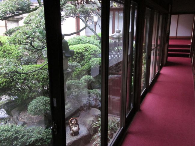 室生寺観光を終え、友人宅で過ごした後、<br /><br />高田駅近くの旅館「二鶴」で１泊。<br /><br />昨夜はすごい雨。<br /><br />朝も降り続けています。<br /><br />飛鳥を諦め、ひとまず近鉄奈良駅へ。