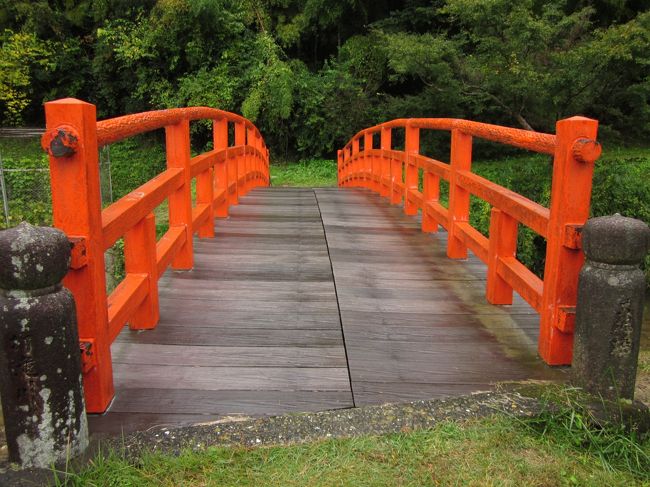 こちらのもみじ橋を通り、「芳徳時」を目指します。<br /><br />