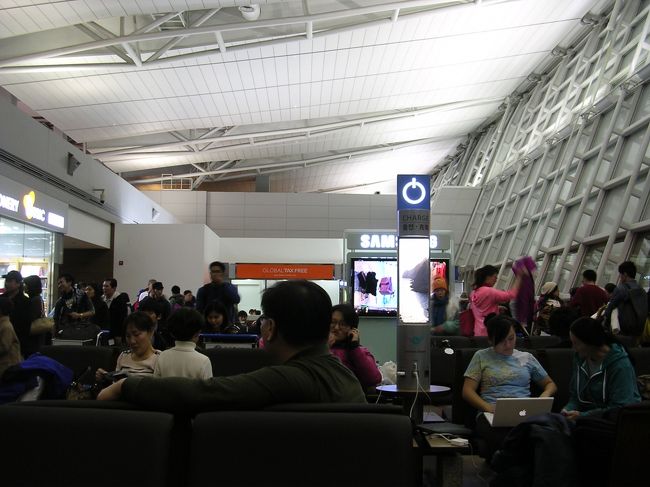 インチョン空港で乗り換えです。ここも大空港ですね。