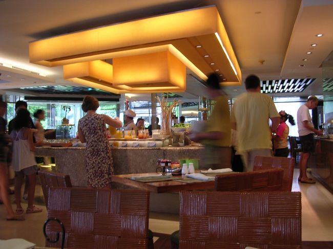 朝食はレストラン・タイズで。ちなみに大人一人につき、子どもはただでした。<br />（もともと、宿泊料は高いですが、なんか得した気分です）