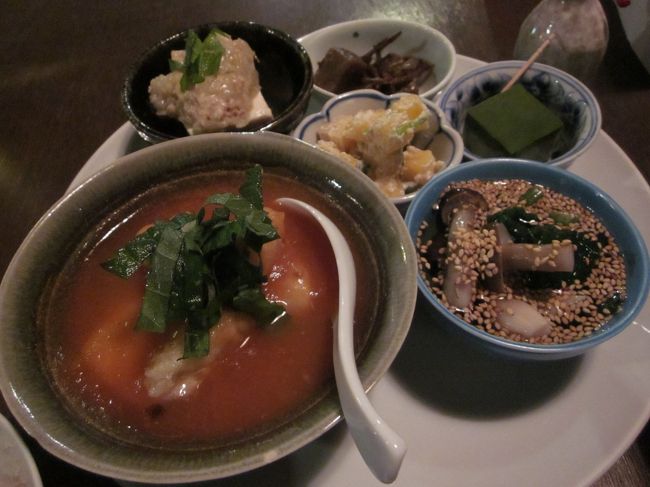 最後に、行きたかったカフェ「カナカナ」さんで、定食で締め。<br /><br />町屋の雰囲気のある、おしゃれな店でした。<br /><br />