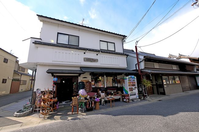 ブティック兼雑貨屋さんも歴史に融合している