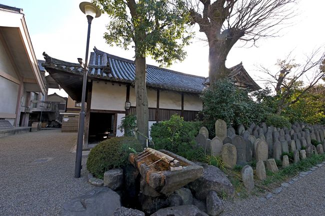   県指定文化財　小子坊　もと禅室の北側にあった、東室南階小子房の一部を改築して、北厨房あるいは台所と称された。　寛永三年（１６６３）極楽院庫裏として改築されたが、昭和二十四年（１９４９）本堂の南側に移転増築して極楽院保育所建物とし、さらに昭和三十五年（１９６０）現位置に移動して復旧された。古代僧坊の沙弥寮から近世寺院の庫裏へと変化した歴史、ならびに建築物としての価値を有するものである。