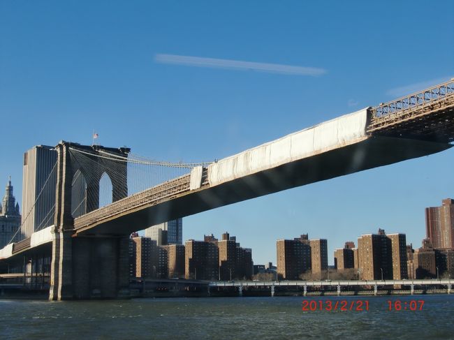 自由の女神の近くに行ったあとは、ブルックリンブリッジの下をくぐって帰ります！