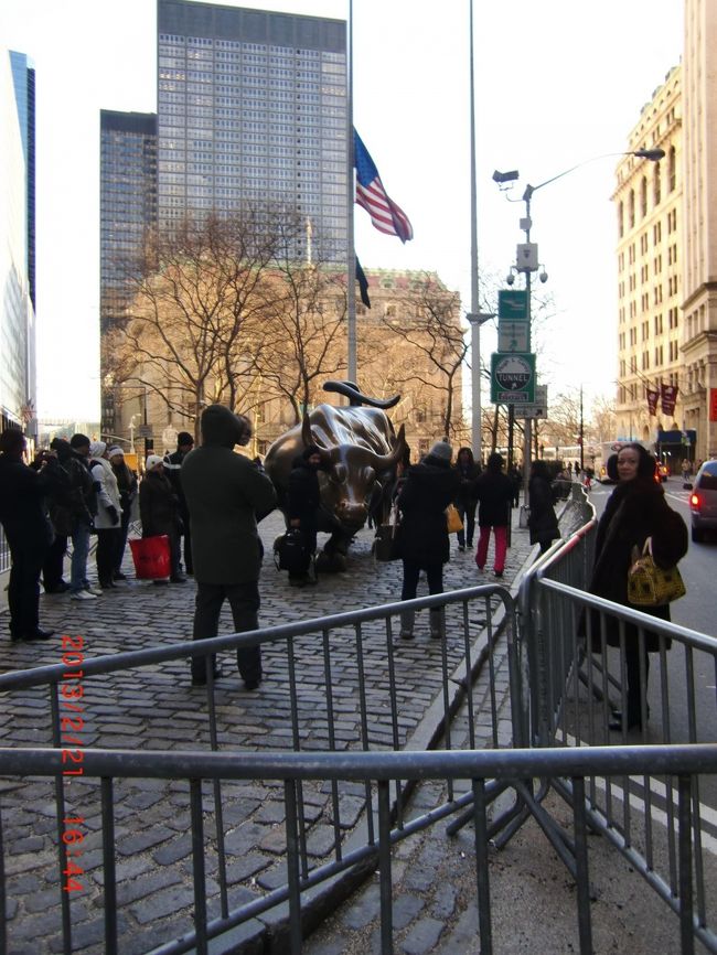 この牛は株で縁起がいいみたいで、みんな一緒に写真撮ってました！