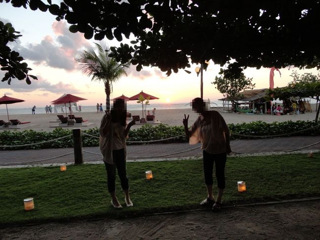 サンディパラホテルに到着☆<br />空港からめっちゃ近くて着いた頃はまだ明るかったです(^O^)<br />夕焼けが綺麗だったけど、写真ではわからないのが残念(´Д` )