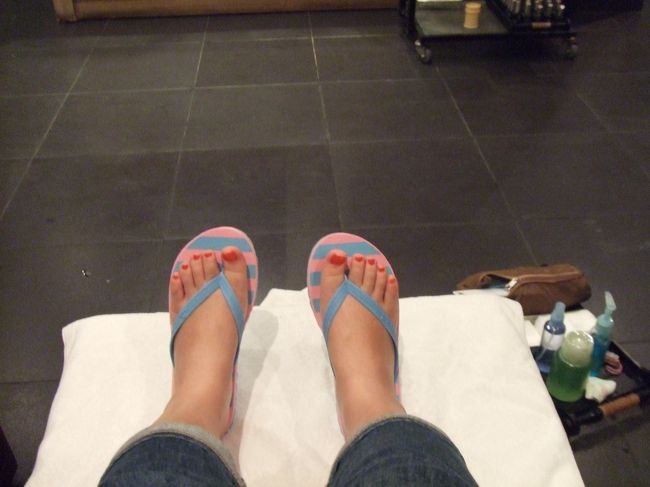 母はマニュキア、私はペデュキア☆<br />ネイルをしたあとはお部屋に戻り、ゆっくり休みました。