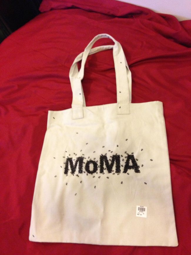 MoMAストアも楽しいです(^^)<br />私はトートバック買いました( ^ω^ ) $20<br />ありんこ( ^ω^ )