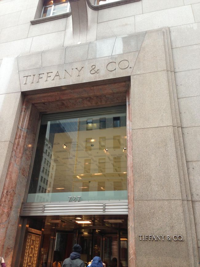 ティファニーで朝食をのティファニー( ^ω^ )<br />みんな写真撮ってました！<br />やっと入れたのはアバクロ、ZARA、GAP、UNIQLO(^_^;)<br />UNIQLOはホームって感じでした( ^ω^ )笑<br />トイレも空いてて、トイレに困った時おすすめです！