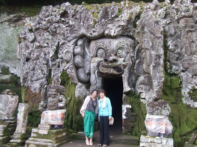 そして有名なゴアガジャへ。<br />ずっと行きたいと思っていたところなので行けてよかった〜\(^O^)／