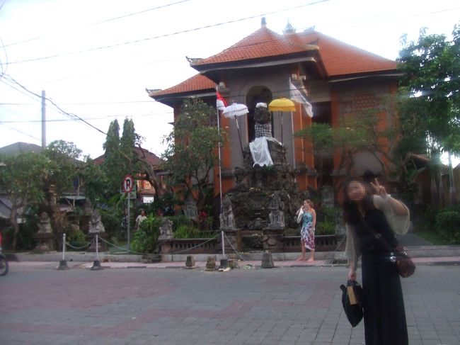 夕方、ウブドの中心部へショッピングへ行きました。<br />久しぶりのウブド市場、懐かしかった(*´∀｀*)