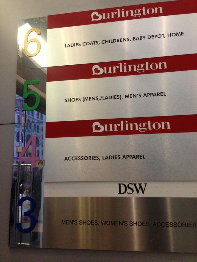 やっぱり5番街は高くてお店はいるのにも大変だったので、ディスカウントストアに行くことにー\(^o^)／<br />ユニオンスクエアに3つ固まってます！<br />ホールフーズの並びにあるビルで、2つは同じ建物です。<br />BurlingtonはNINEWESTの靴やカルバンクラインの服など少しはありますが、どちらかというと日本のしまむらよりかな？(^^)<br />DSWは靴とバックのお店でした。No socks?No problem!と書いてあったので靴下なしでも試着できるようです(^^)<br />写真忘れてしまいましたが、NORDSTORM RACKもユニオンスクエアにあり、上のふたつよりはブランドよりでmiumiuの靴とかも置いてました。メンズも結構ありますし、サイズ別の並べ方は見やすいです。<br />ブランド物を安く！なら、センチュリー21とノードストロームラックで良いかなーと思います。<br />
