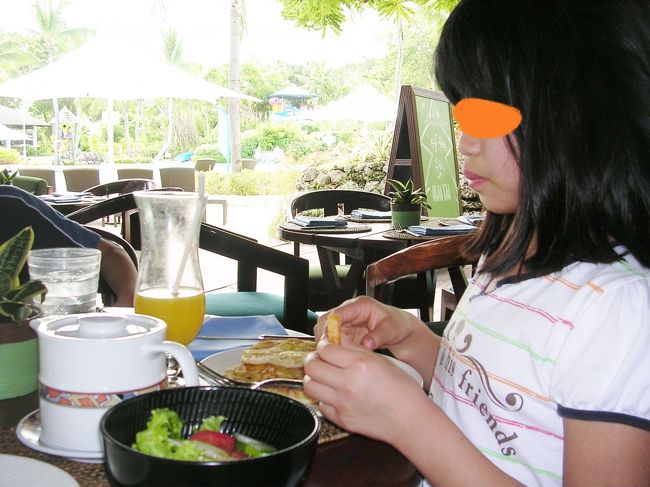 お味は悪くないですが、ホテルの中なので値段も日本並みです。