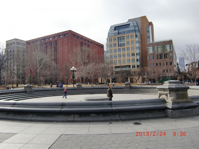 夏はたくさんの人が水遊びする噴水ー( ^ω^ )<br />