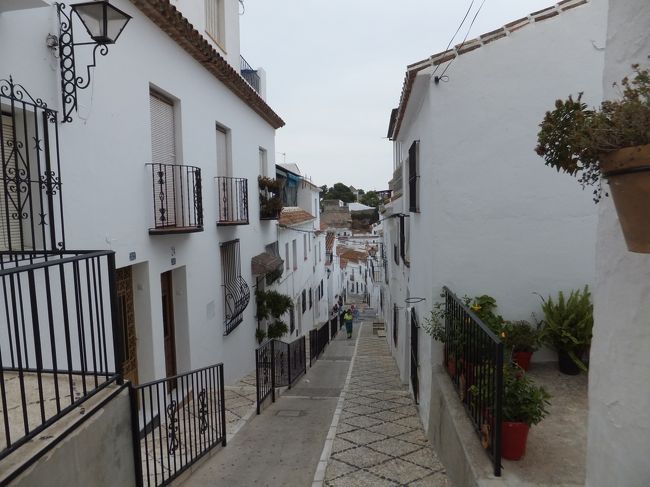 本当に白い家が続きます。<br />写真スポットが沢山ありそうです！