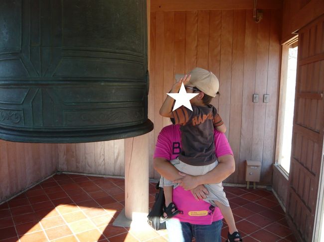 首里城横にはこんな鐘が。。一応鳴らしてみる。