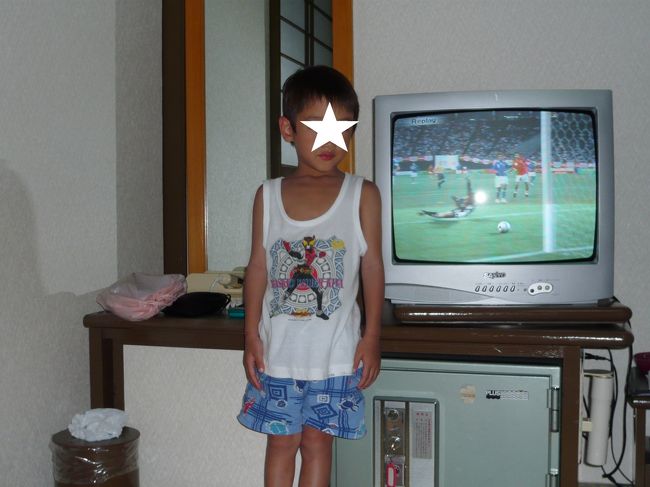 ホテルに帰ってサッカーの試合を見ます。