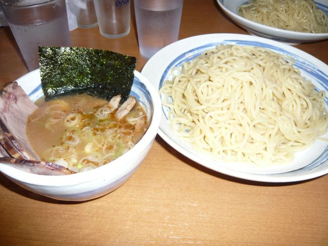 東京に比べ味は薄め、果たして沖縄で受け入れられるのか？<br />と思いきや現在では潰れたみたいですね。<br />宜野湾市にある大勝軒はやってるみたいです。