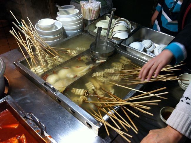 加えて、おでんも頂きました。おでんの汁をサービスで出してくれます。いいだしが出ていておいしく、体も温まります。